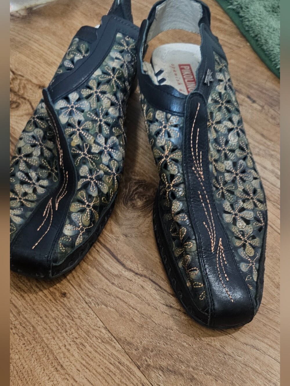 PIKOLINOS Black & Green Leather Floral Cutout Mules - Picture 8 of 8